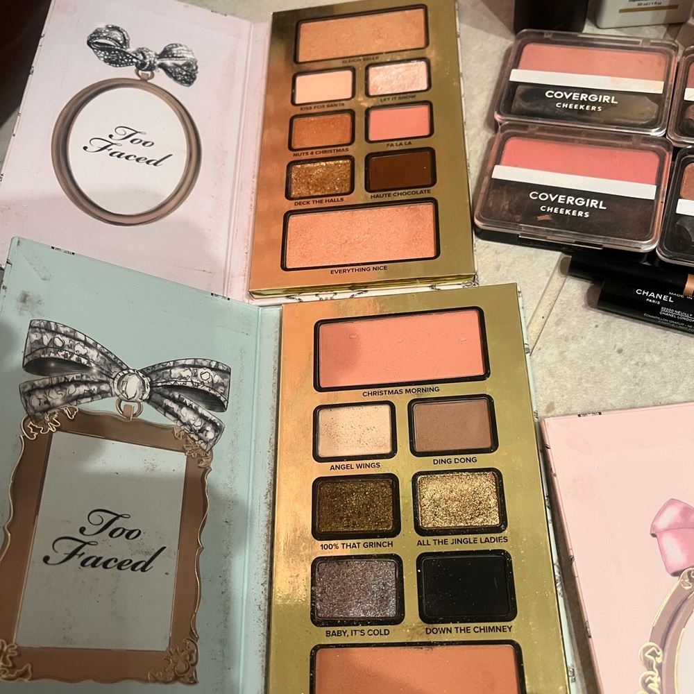 Bulk makeup lot. - Picture 5 of 8
